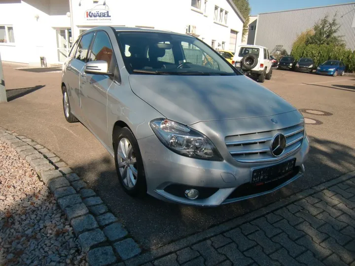 Mercedes-Benz B 200