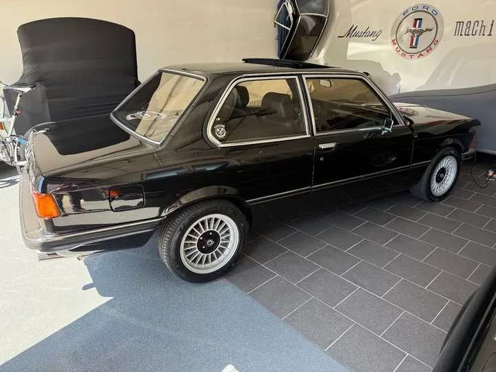 BMW 323