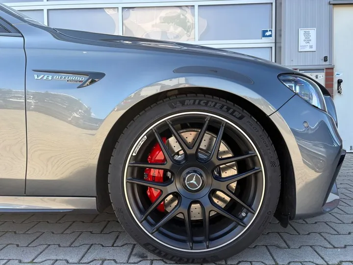 Mercedes-Benz E 63 AMG