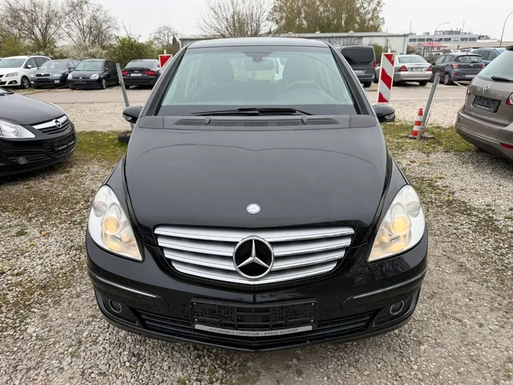 Mercedes-Benz B 200
