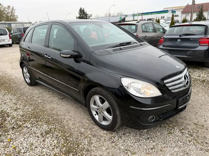 Mercedes-Benz B 200