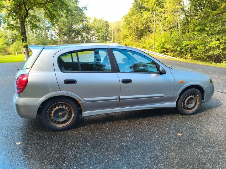 Nissan Almera