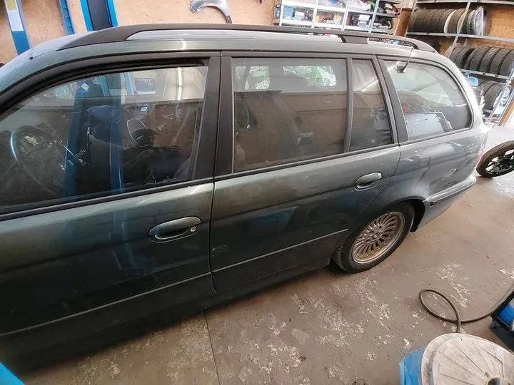 BMW 523