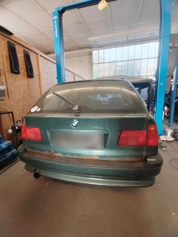 BMW 523