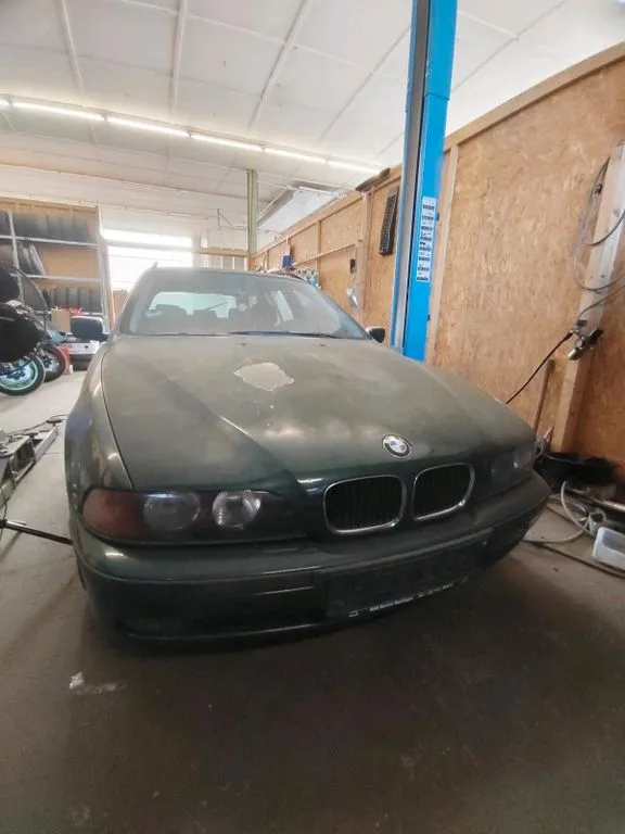 BMW 523