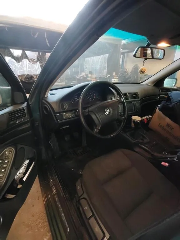 BMW 523
