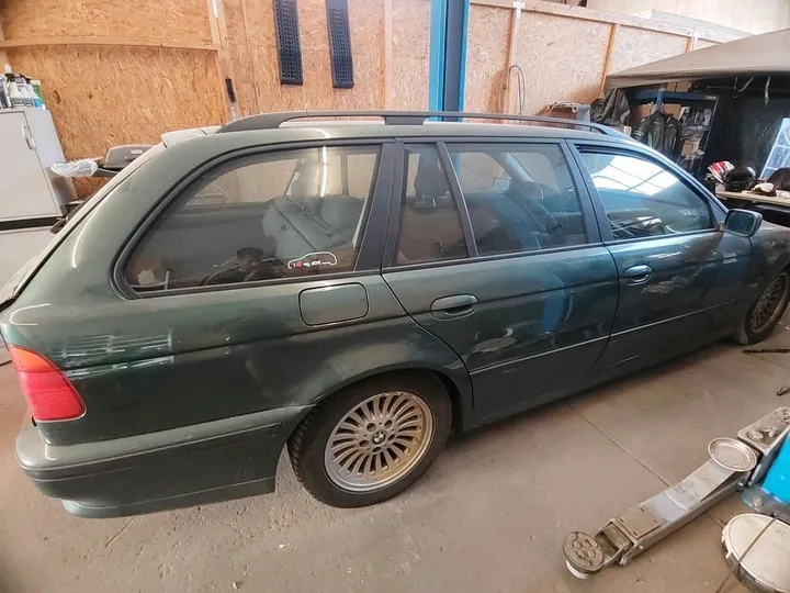 BMW 523