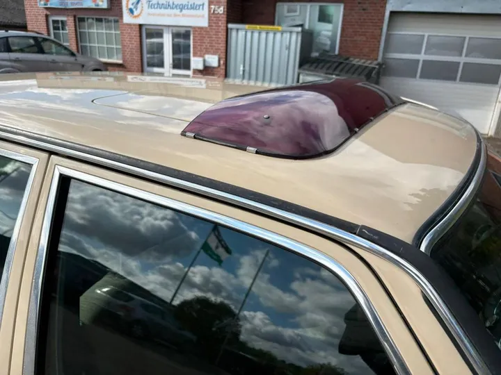 Mercedes-Benz 230