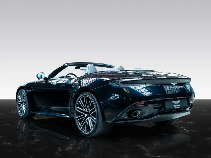 Aston Martin DB12