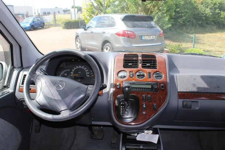 Mercedes-Benz V 220