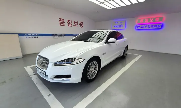 Jaguar XF