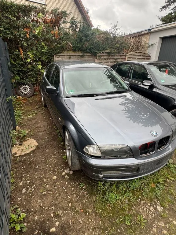 BMW 323