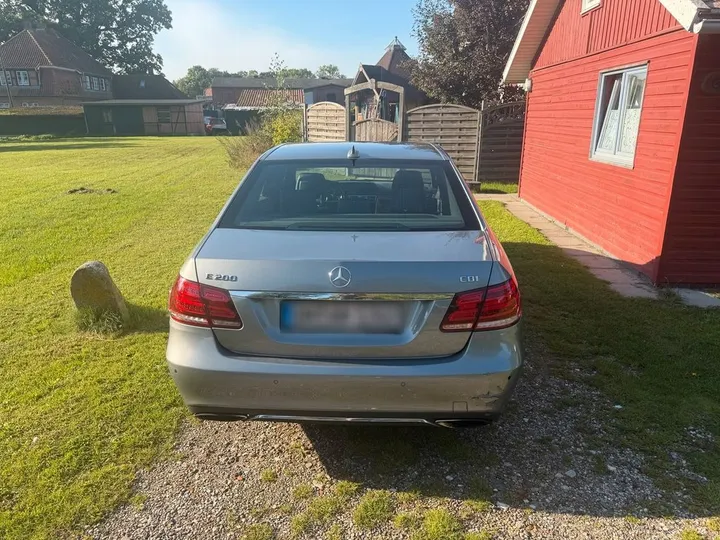 Mercedes-Benz E 200