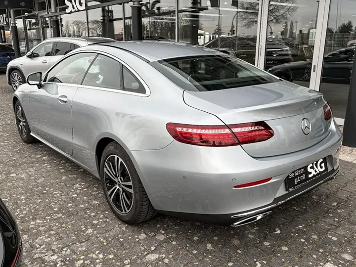 Mercedes-Benz E 200