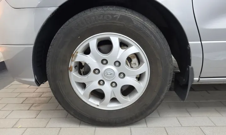 Hyundai Starex