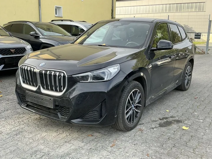 BMW iX1