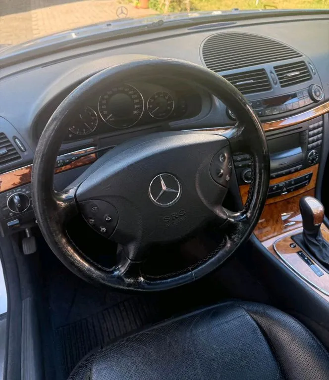 Mercedes-Benz E 320