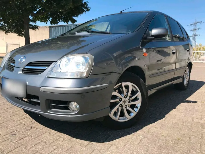 Nissan Almera Tino