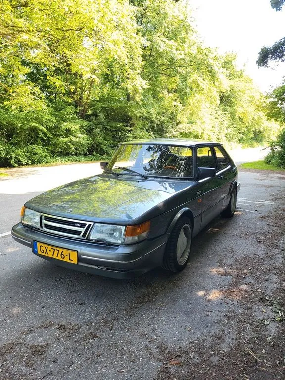 Saab 900