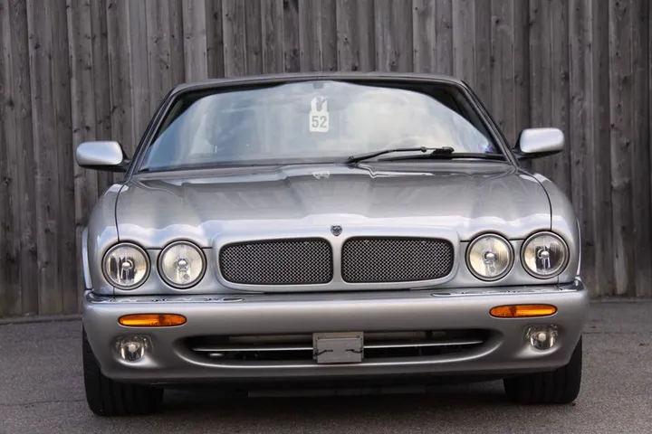 Jaguar XJR