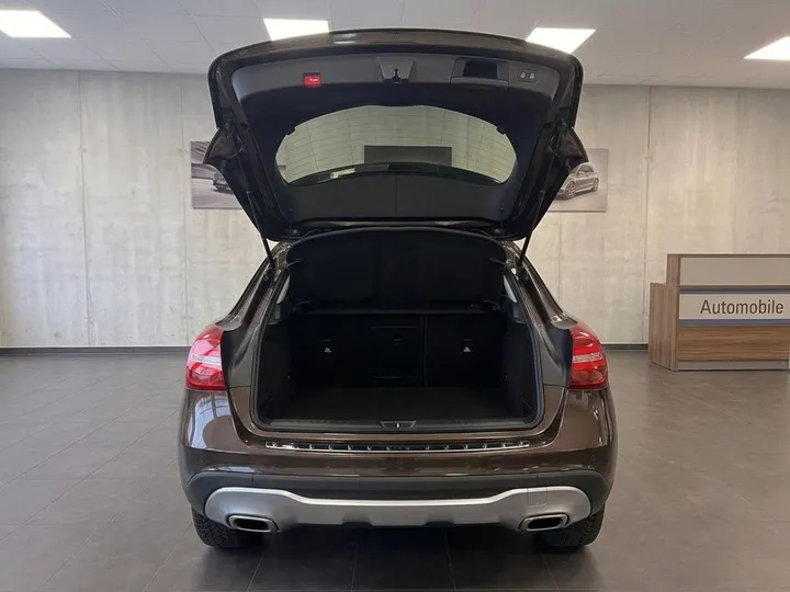 Mercedes-Benz GLA 220