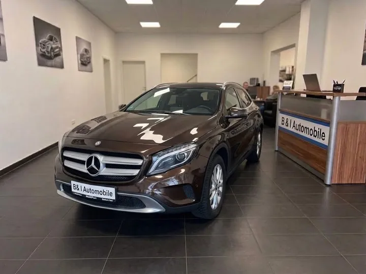 Mercedes-Benz GLA 220