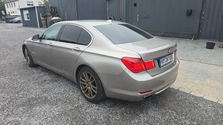 BMW 750