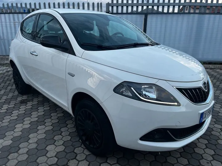 Lancia Ypsilon
