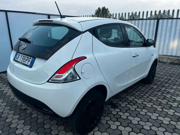 Lancia Ypsilon