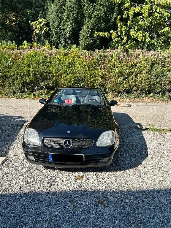 Mercedes-Benz 230