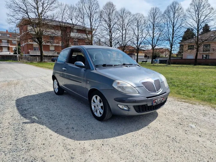 Lancia Ypsilon