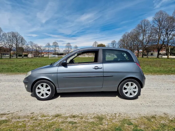 Lancia Ypsilon
