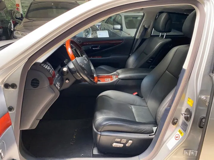 Lexus LS 460