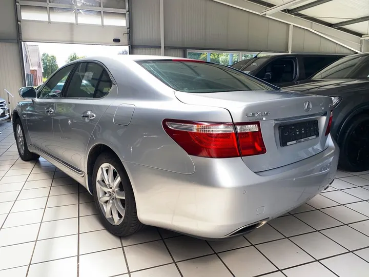 Lexus LS 460