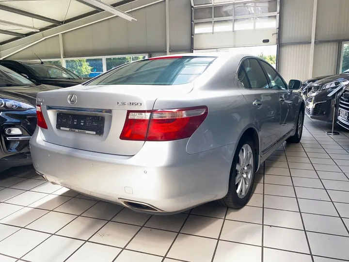 Lexus LS 460