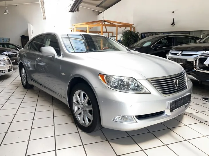 Lexus LS 460