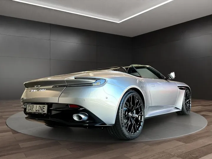 Aston Martin DB12