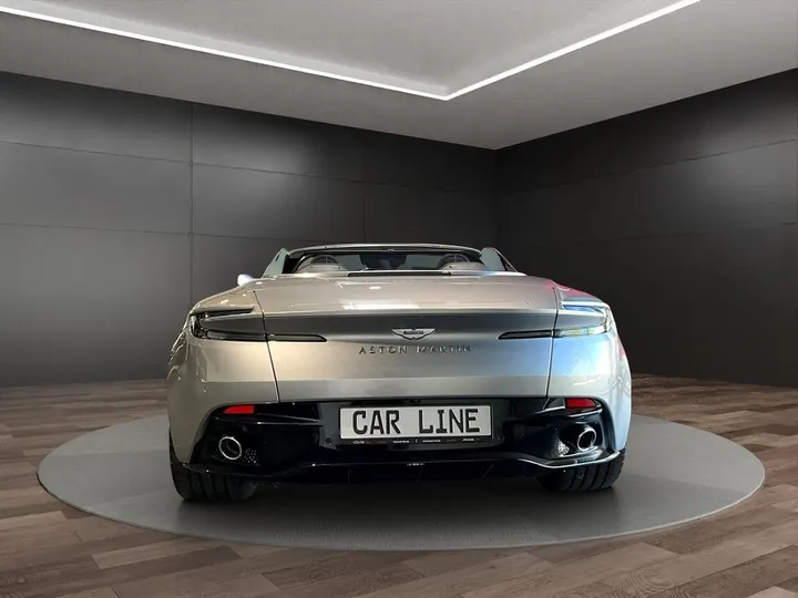 Aston Martin DB12