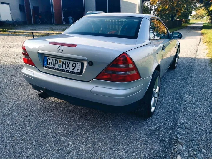 Mercedes-Benz SLK 230
