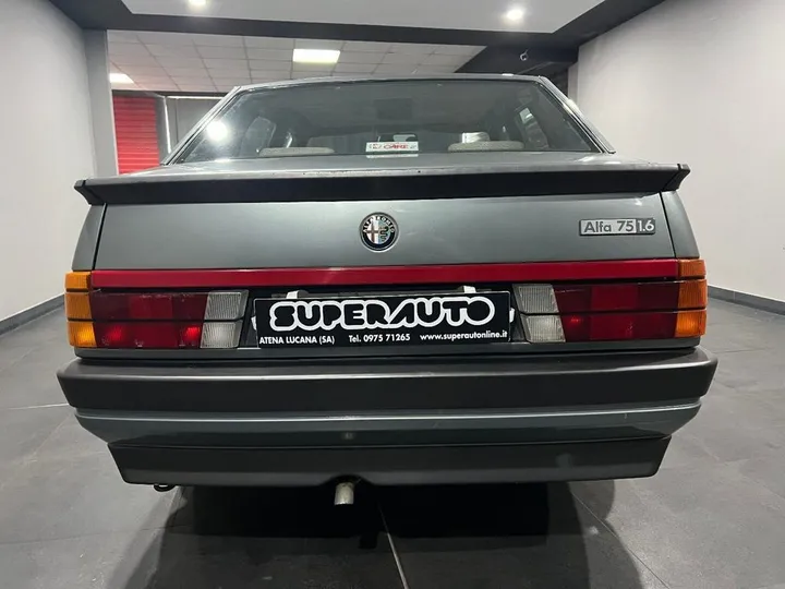 Alfa Romeo 75