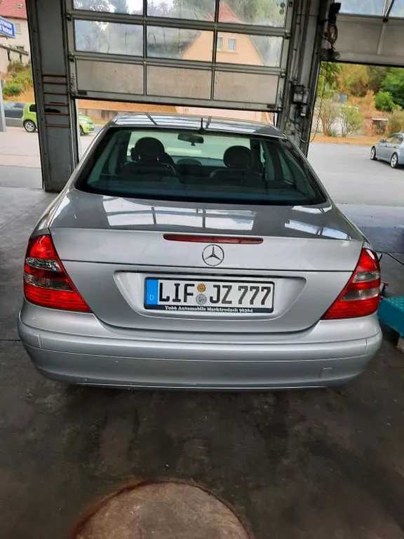 Mercedes-Benz E 200