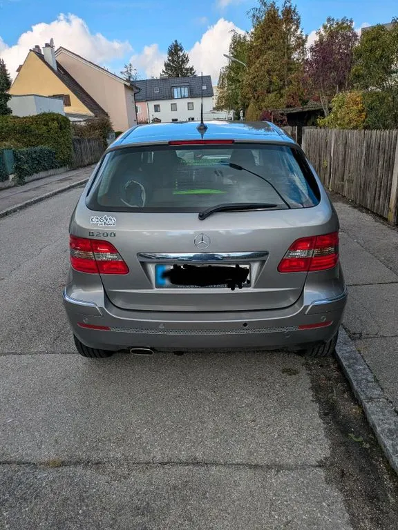 Mercedes-Benz B 200