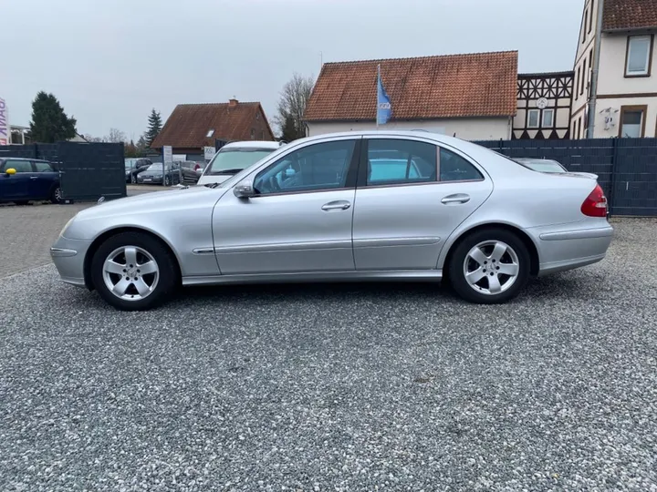 Mercedes-Benz E 240
