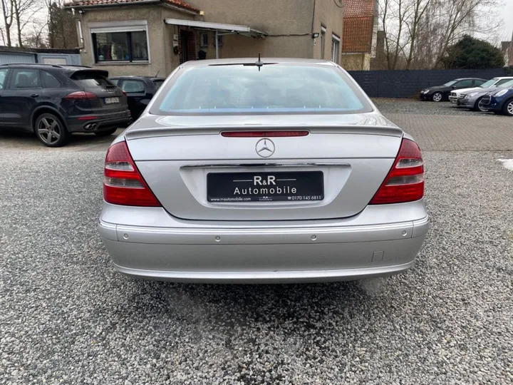 Mercedes-Benz E 240