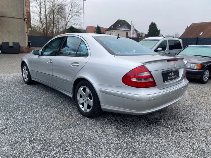 Mercedes-Benz E 240