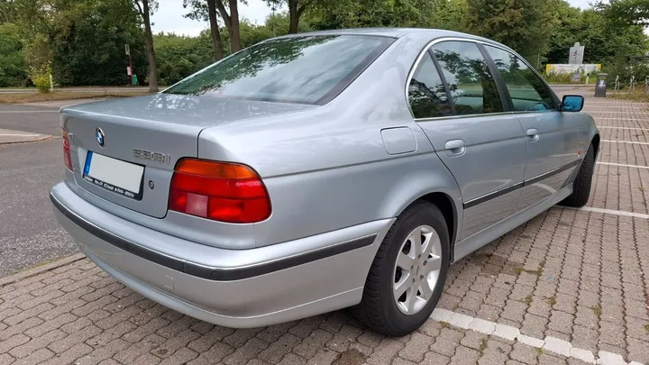 BMW 528