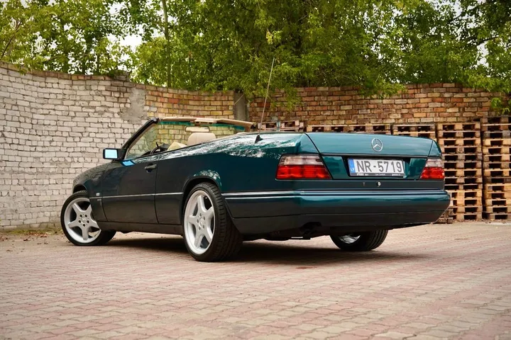 Mercedes-Benz 240