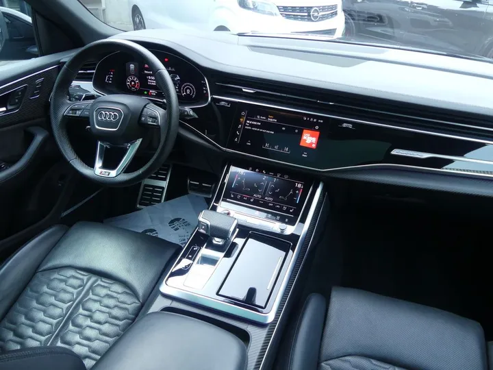 Audi RSQ8