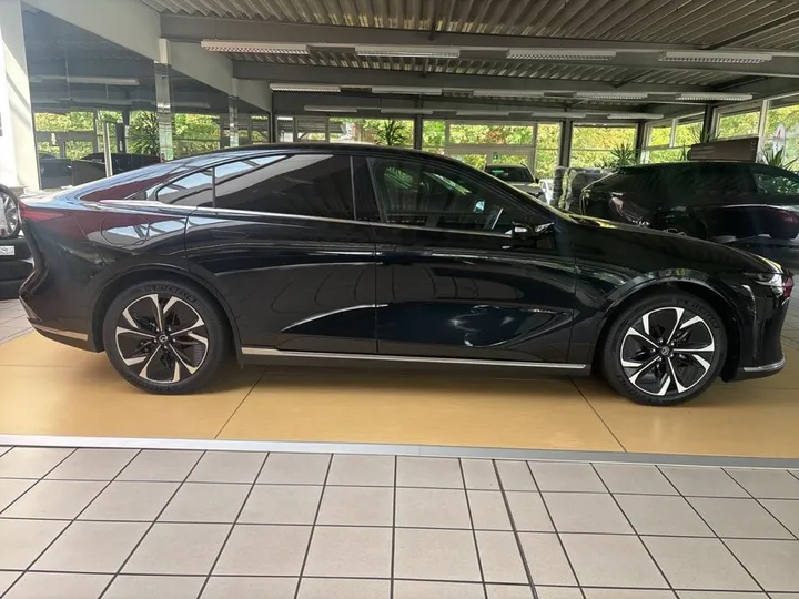 Mazda 6e