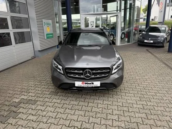Mercedes-Benz GLA 200